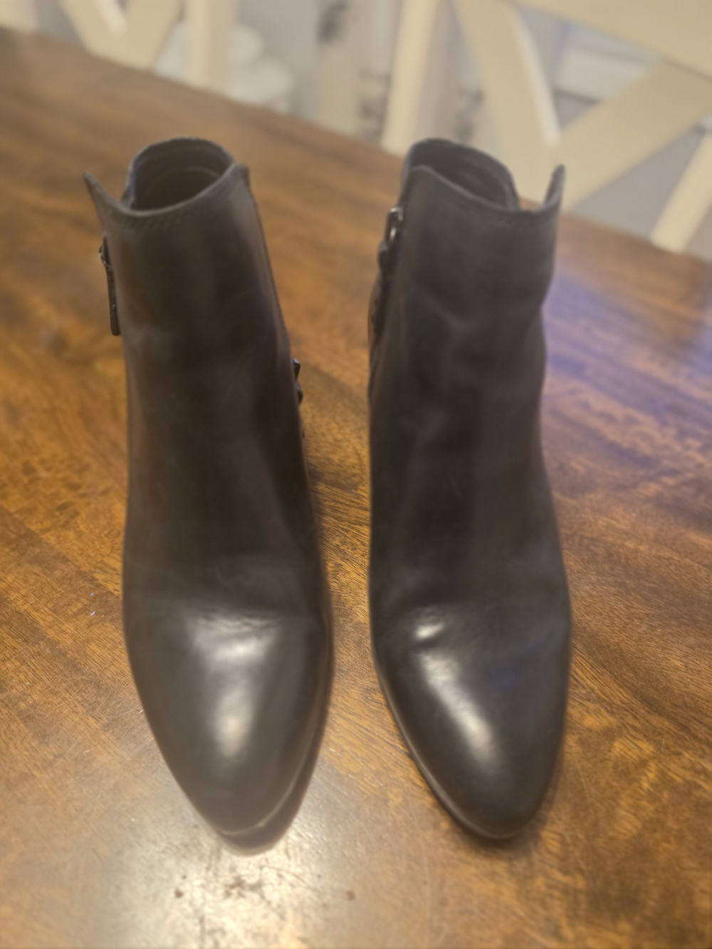 FRYE AND CO. Black Leather Pointed Ankle Booties